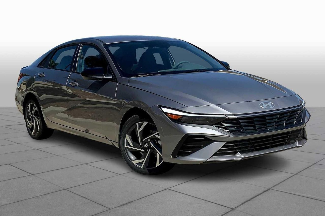 2025 Hyundai Elantra SEL Sport photo 2