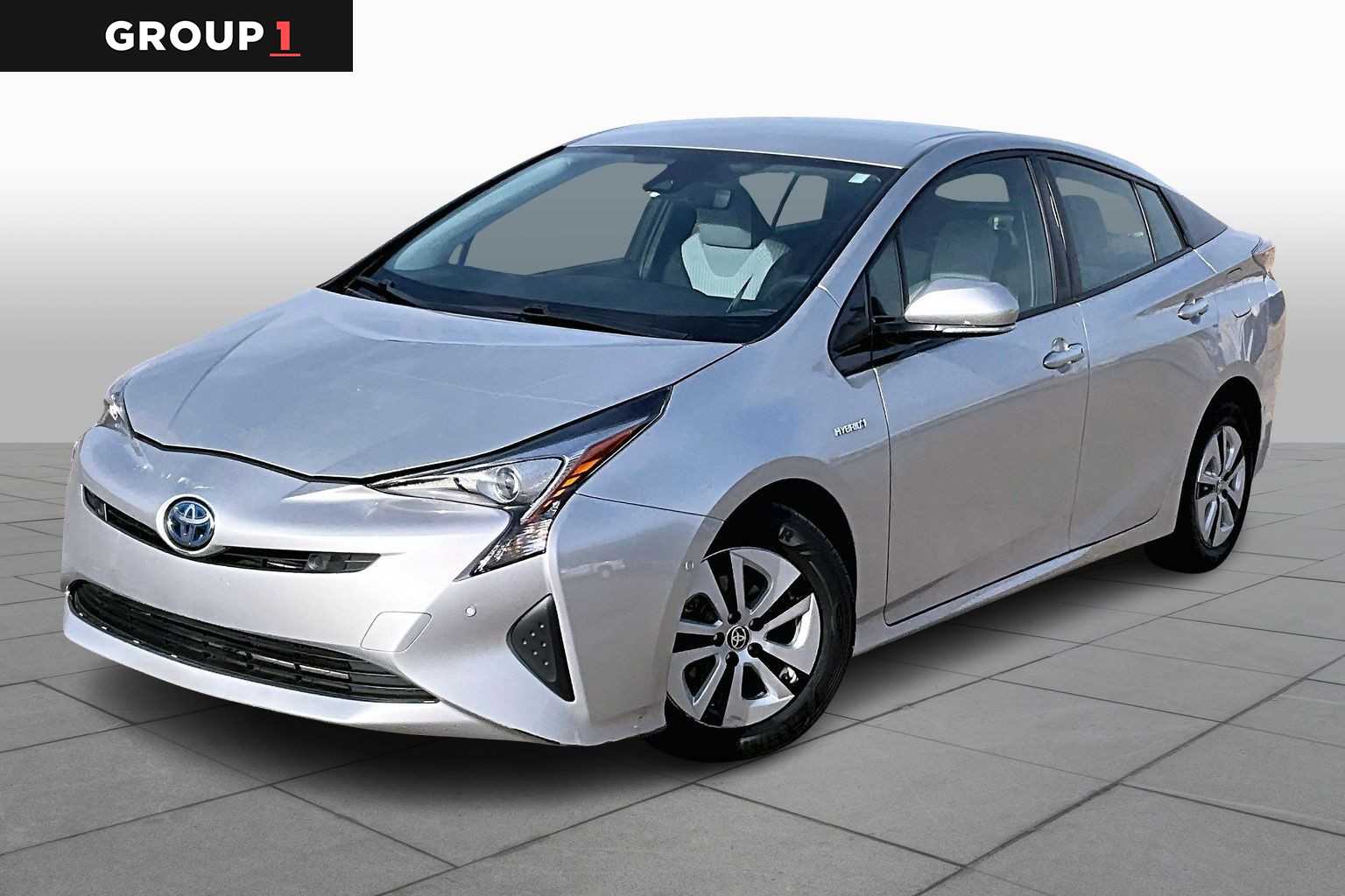 2017 Toyota Prius Two's photo