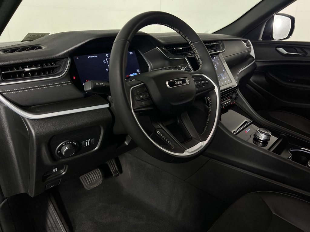 2024 Jeep Grand Cherokee Altitude photo 12