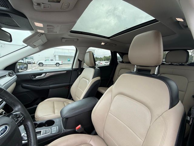 2021 Ford Escape Titanium Hybrid photo 9