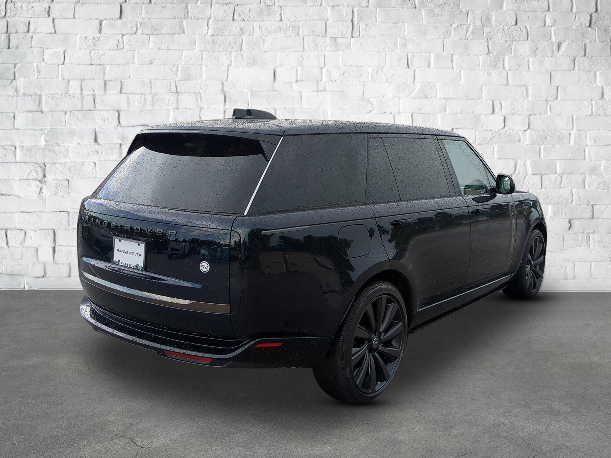 2025 Land Rover Range Rover SV photo 5