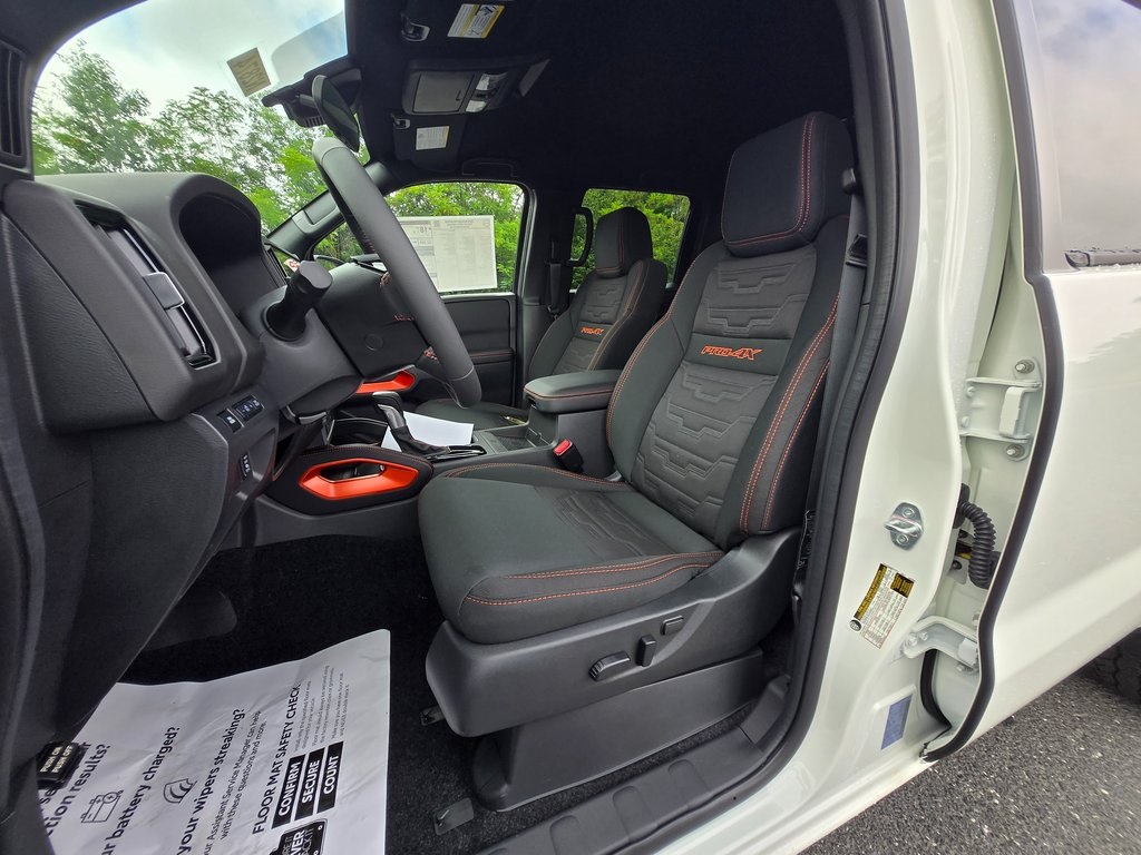 2025 Nissan Frontier PRO-4X photo 9