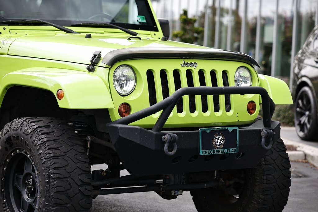 2013 Jeep Wrangler Unlimited Sahara photo 2