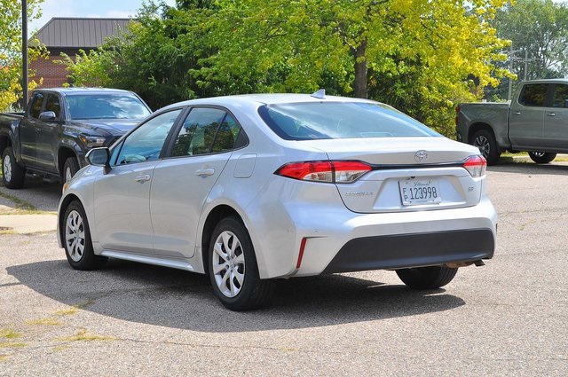 2023 Toyota Corolla LE photo 5