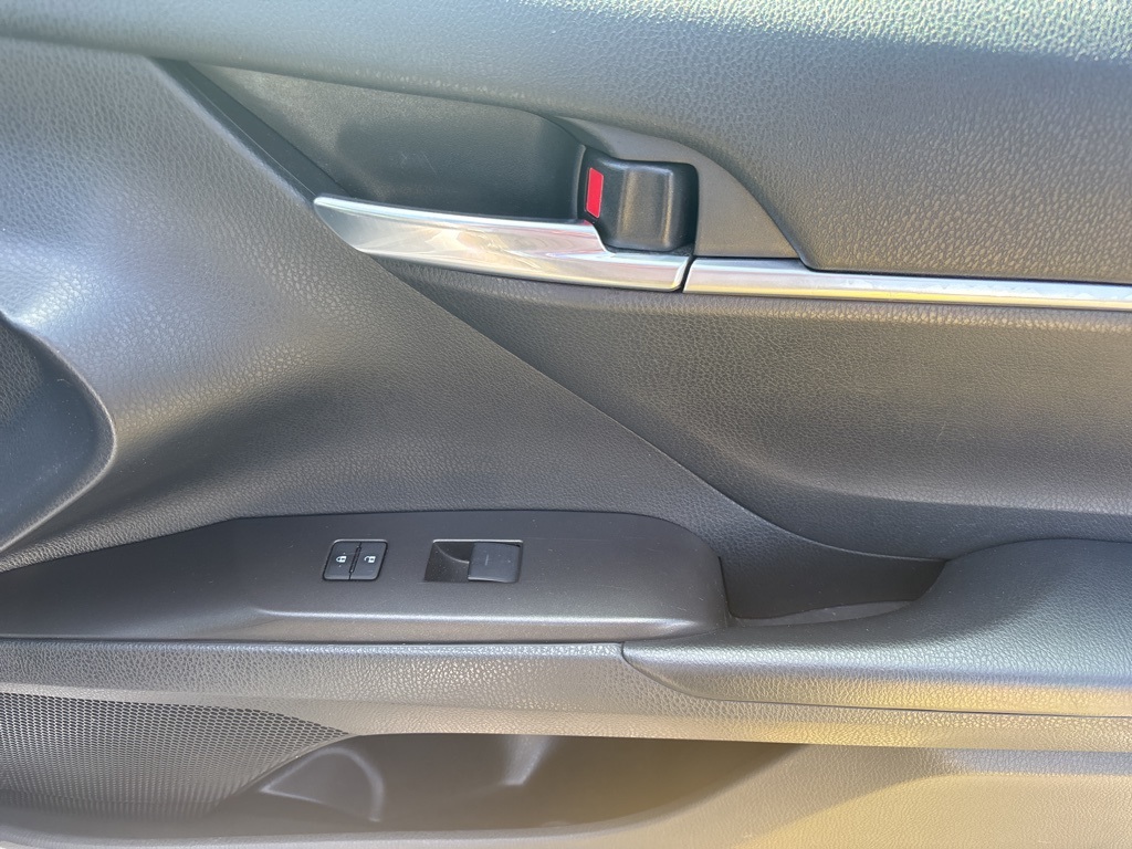 2022 Toyota Camry SE photo 31