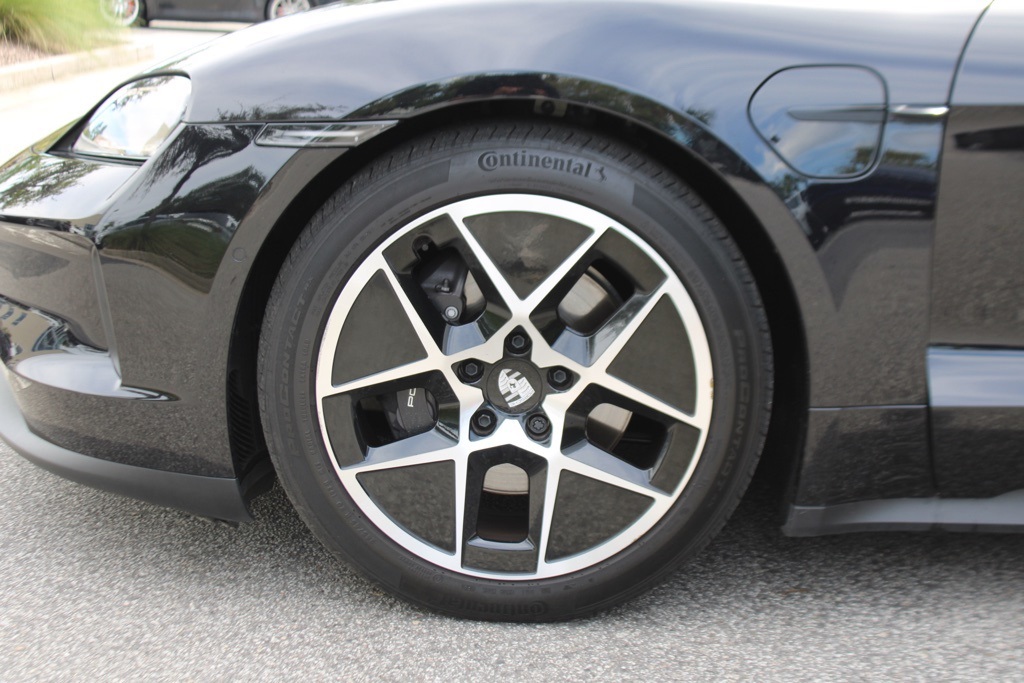 2025 Porsche Taycan Base photo 12