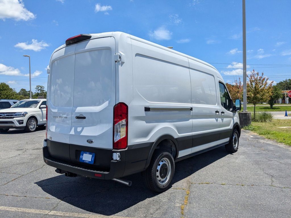 2025 Ford Transit photo 4