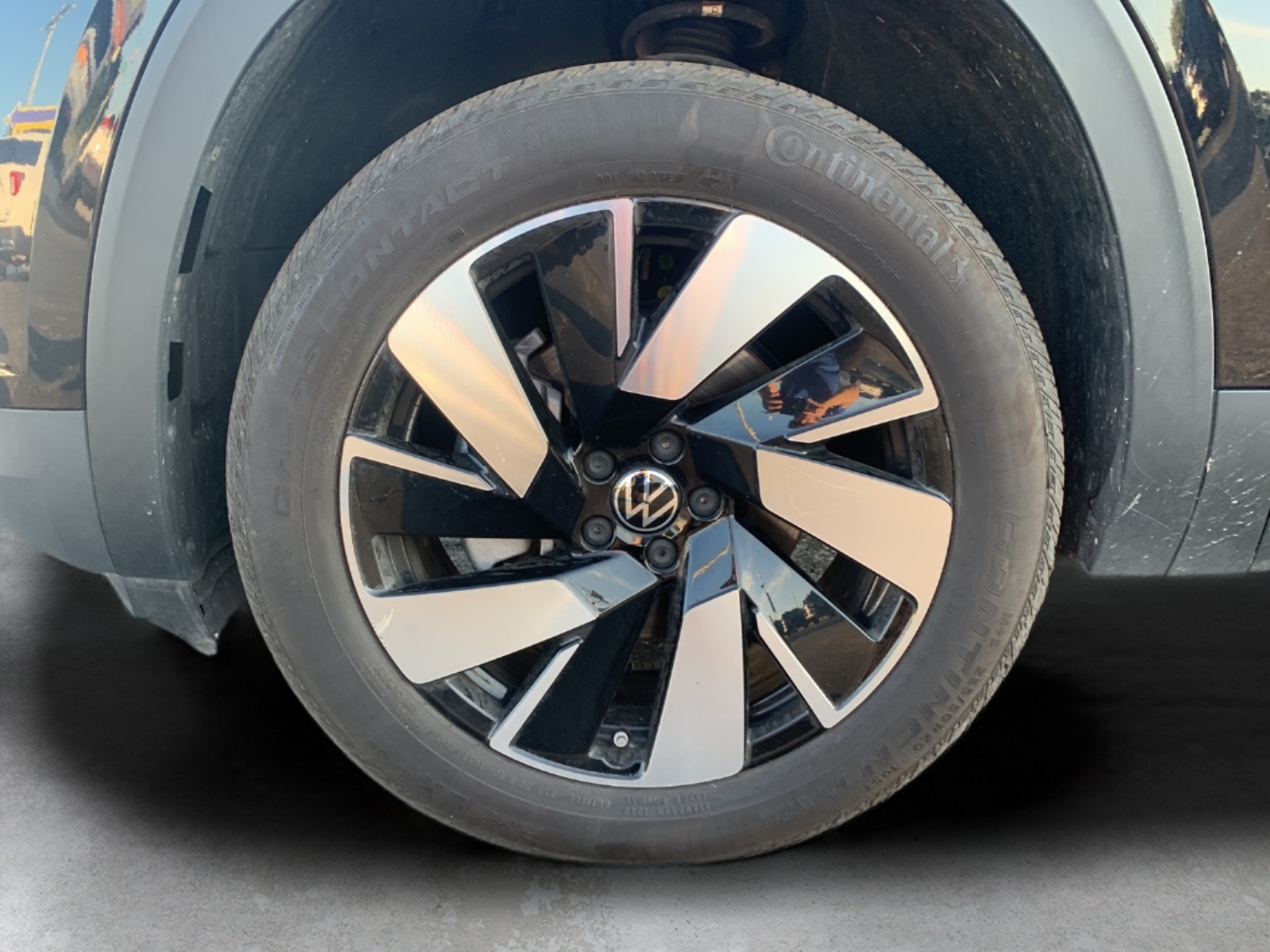 2024 Volkswagen Atlas Cross Sport SE Technology photo 9