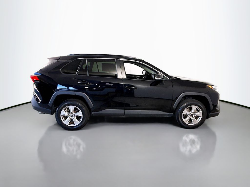 2022 Toyota RAV4 XLE photo 10