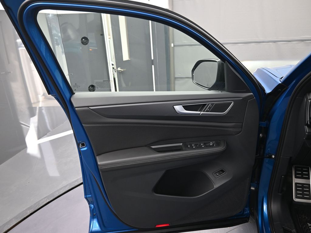 2025 Volkswagen Atlas Cross Sport SEL R-Line photo 31
