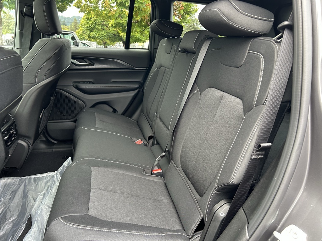 2025 Jeep Grand Cherokee Laredo X photo 25