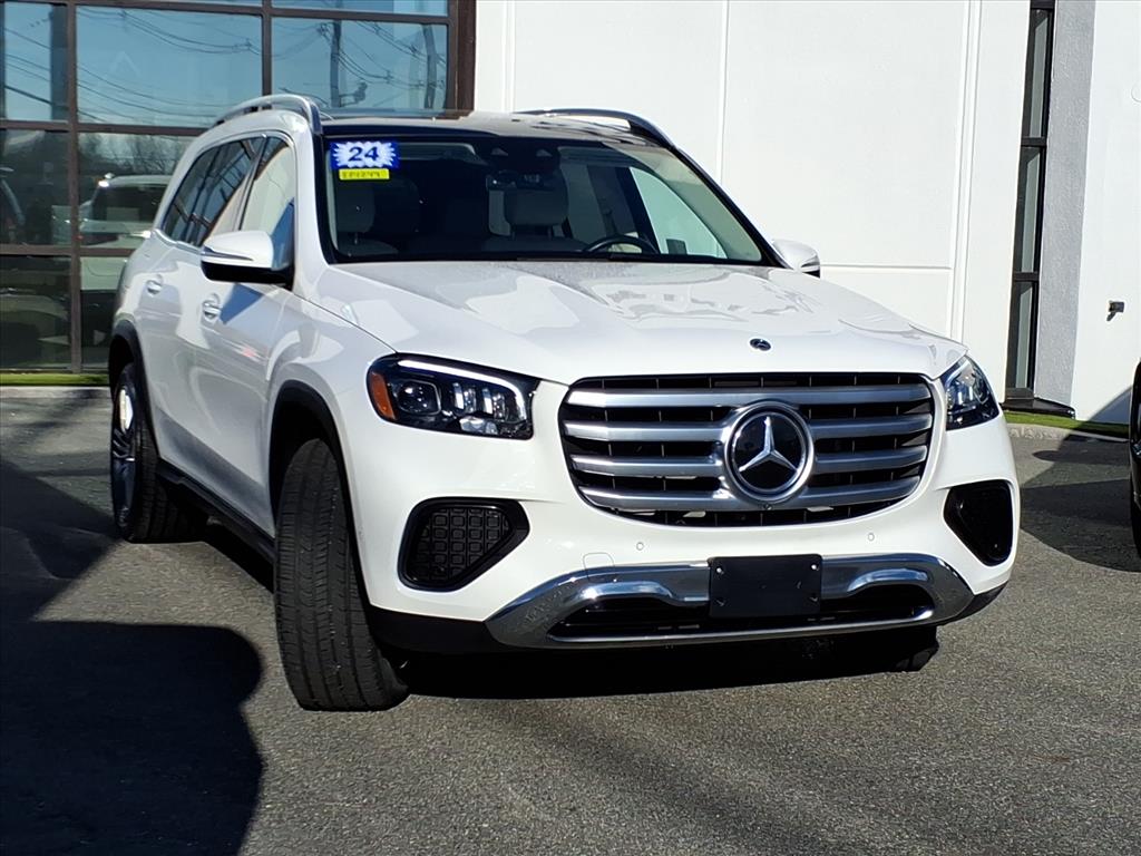2024 Mercedes Benz GLS 450 4MATIC photo 3