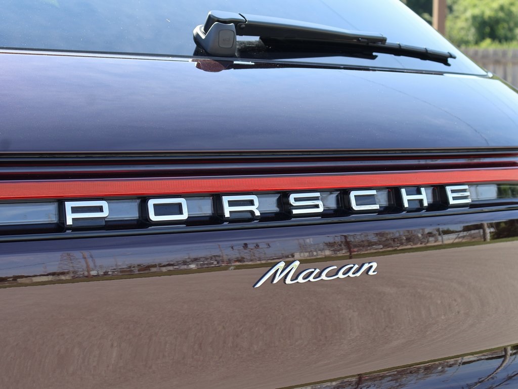 2025 Porsche Macan T photo 3