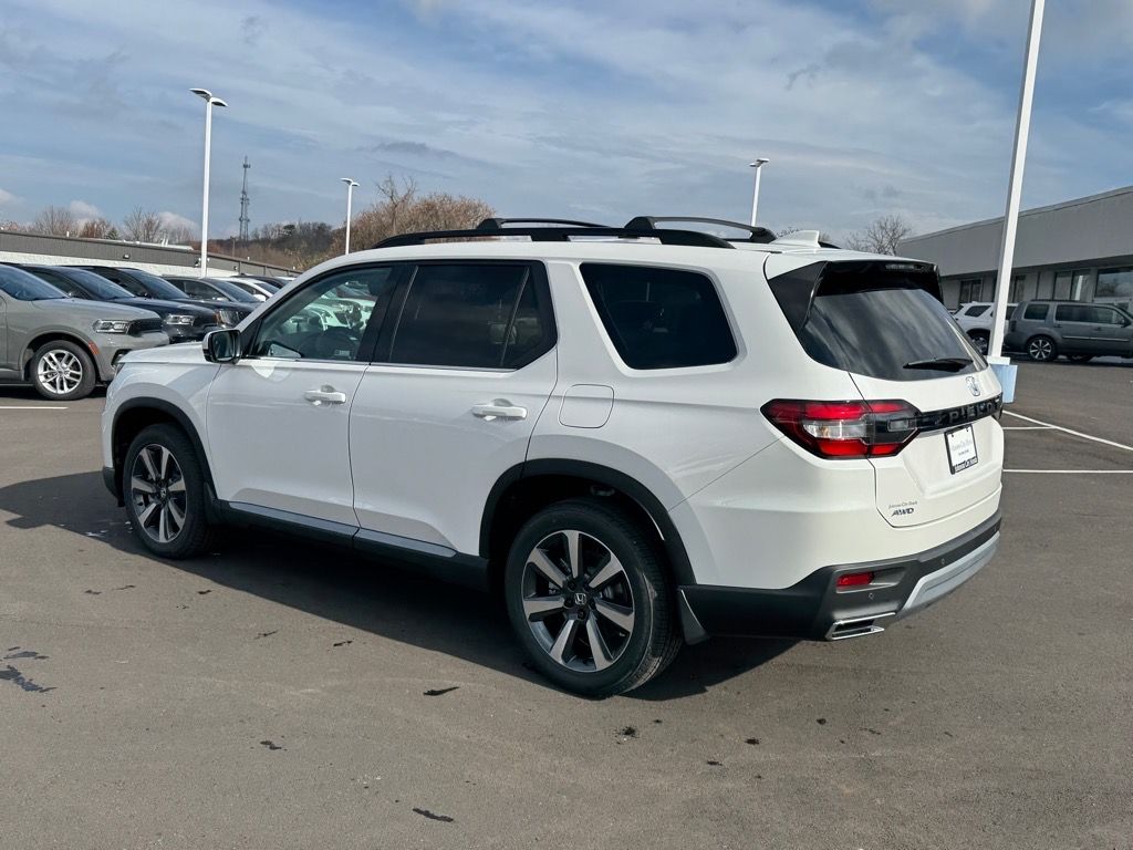 2025 Honda Pilot Touring photo 2