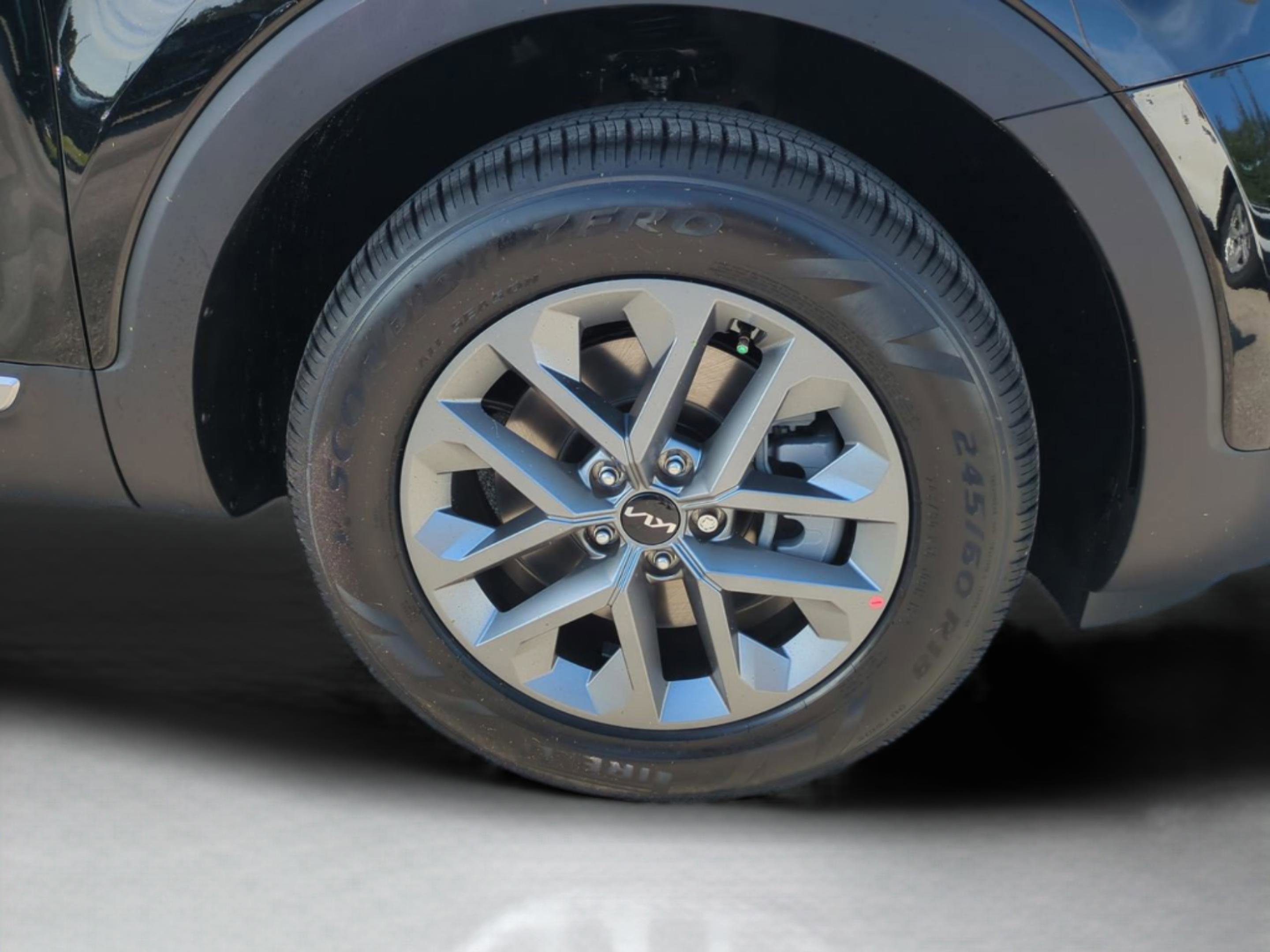 2025 Kia Telluride LX photo 11