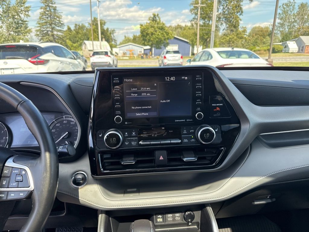 2022 Toyota Highlander XLE photo 22
