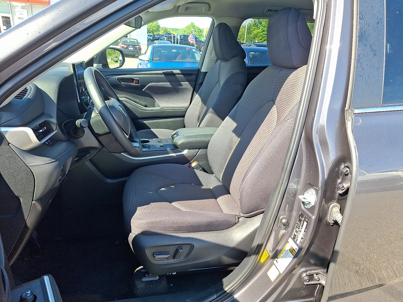 2024 Toyota Highlander LE photo 16