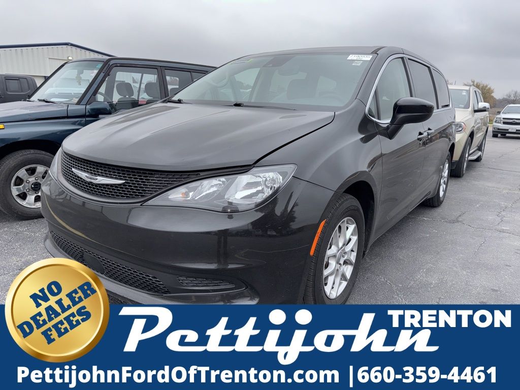 Pre-Owned 2023 Chrysler Voyager LX's photo