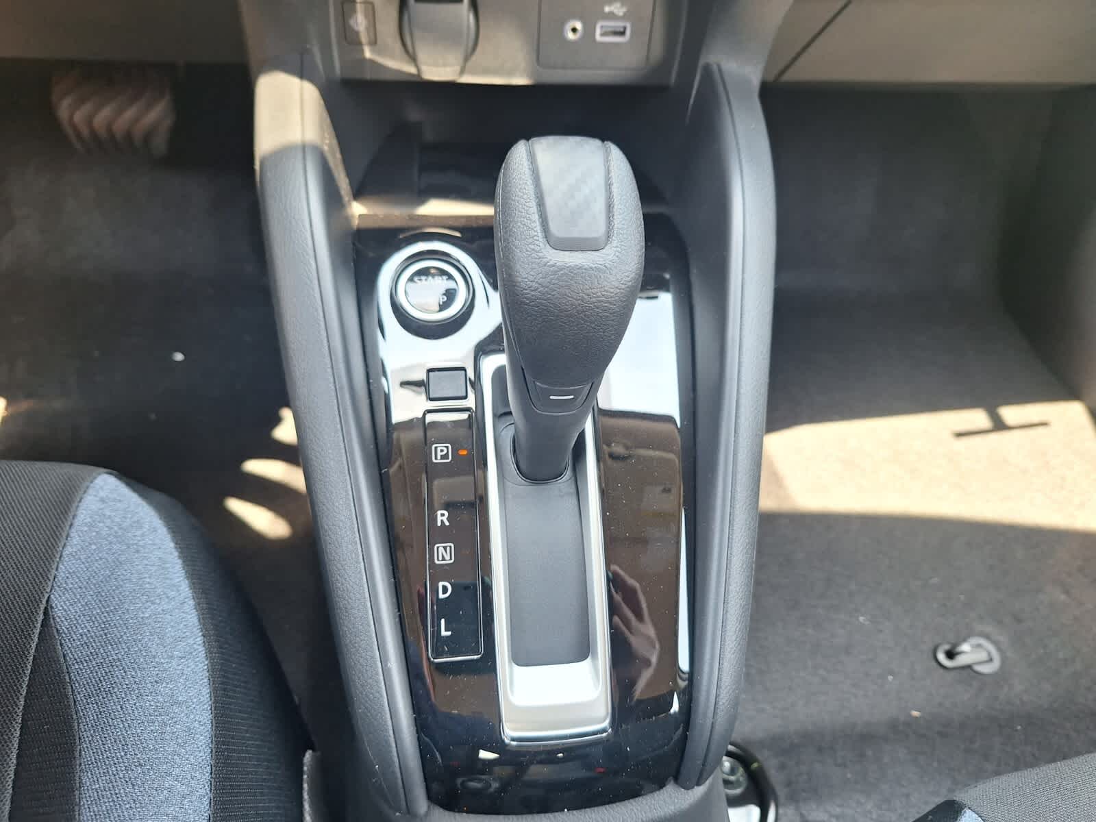 2025 Nissan Versa SV photo 17