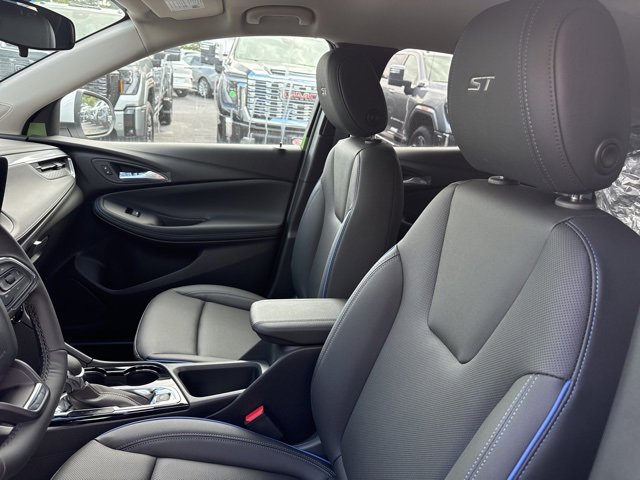 2026 Buick Encore GX Sport Touring photo 11
