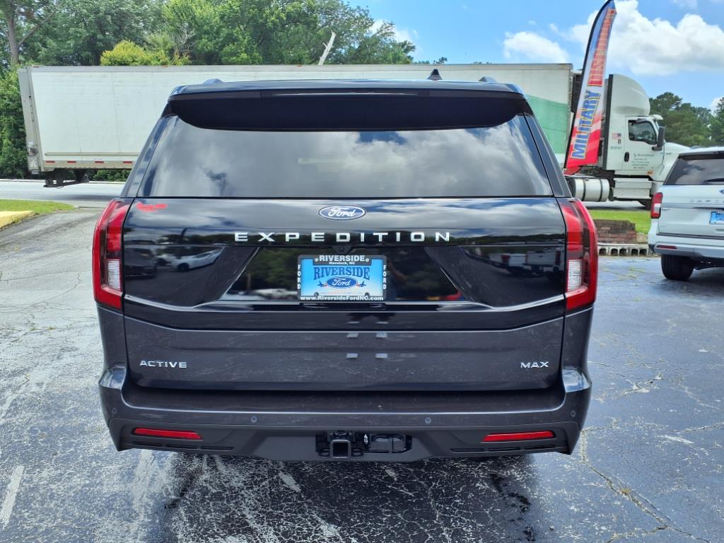 2025 Ford Expedition MAX photo 2