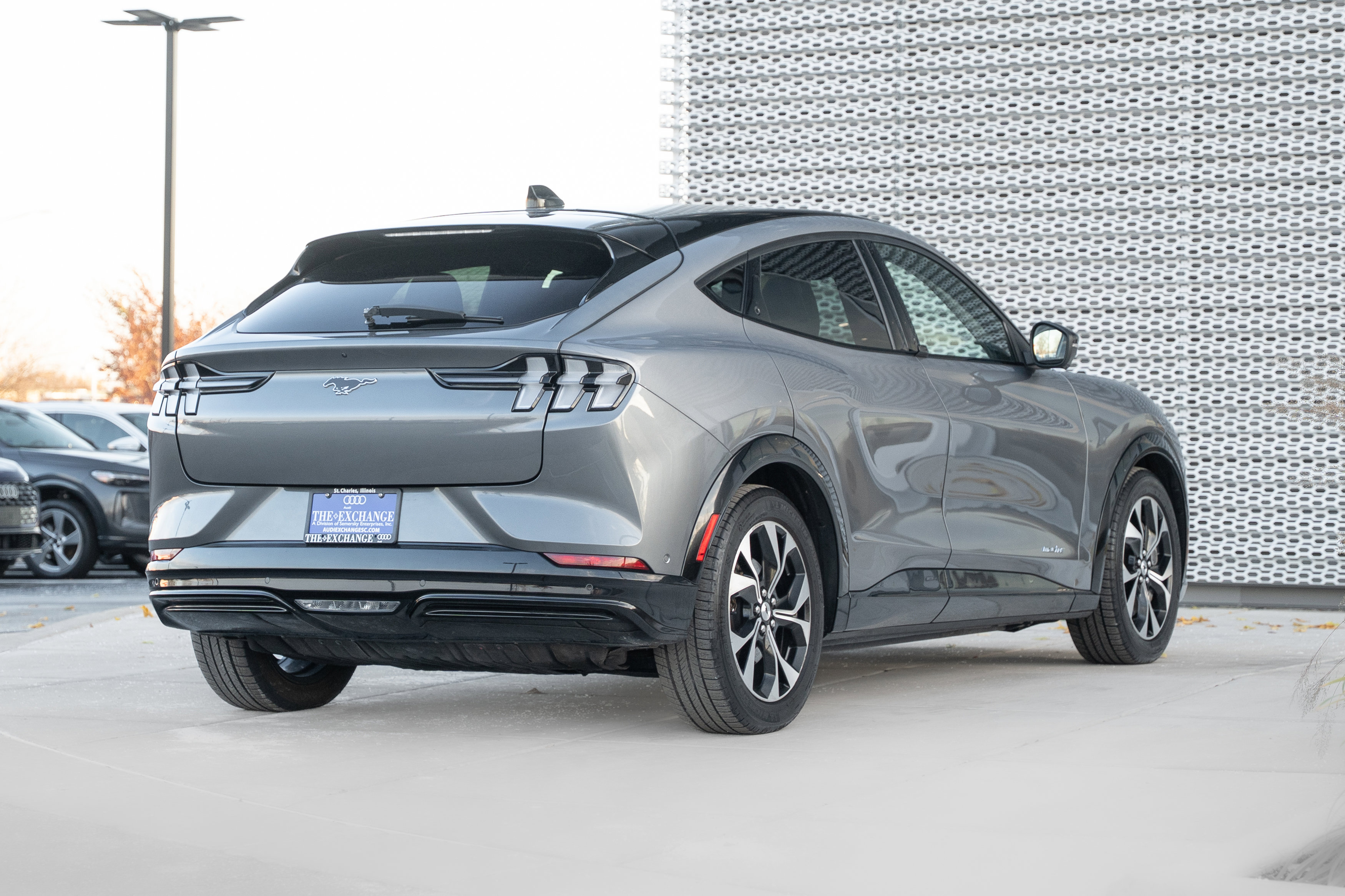 2021 Ford Mustang Mach-E Premium photo 4