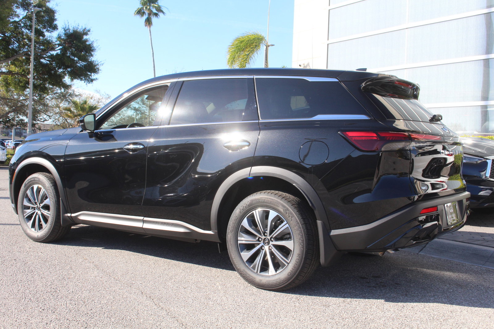 2025 Infiniti QX60 Pure photo 2