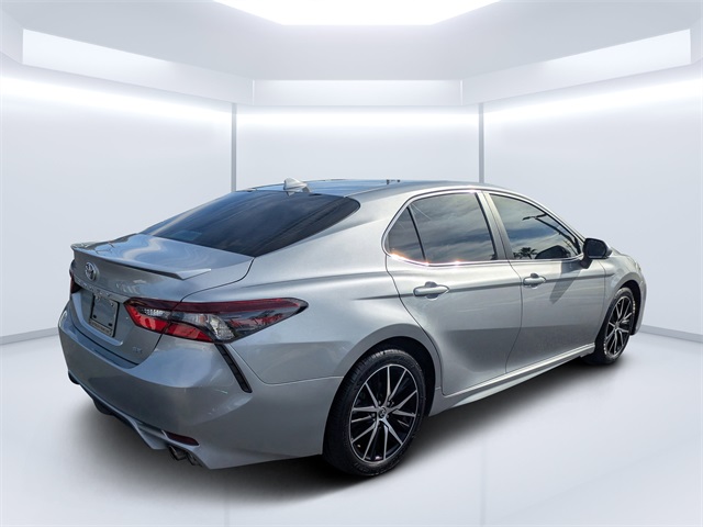 2022 Toyota Camry SE photo 3