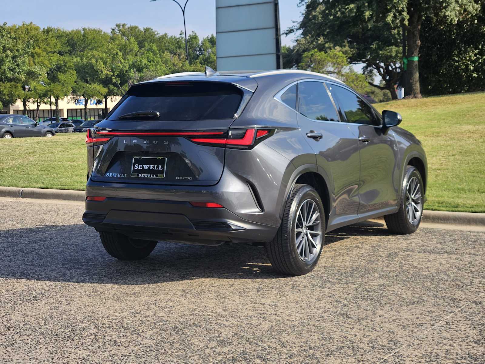 2025 Lexus NX 250 Premium photo 4