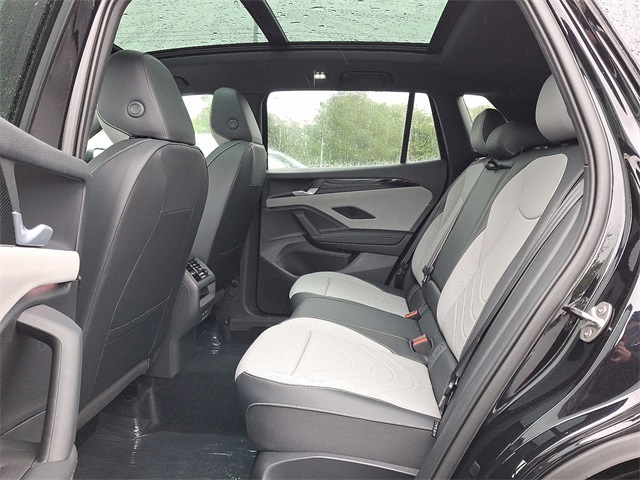 2025 Volkswagen Tiguan SE R-Line Black photo 4