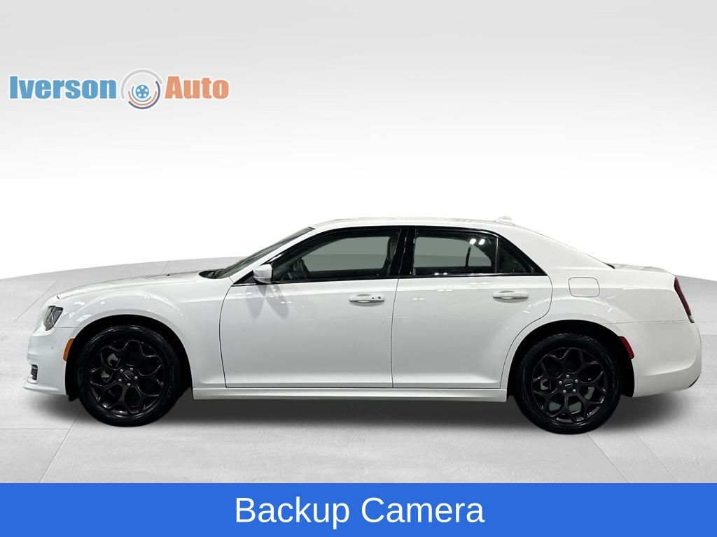 2023 Chrysler 300 Touring L photo 4