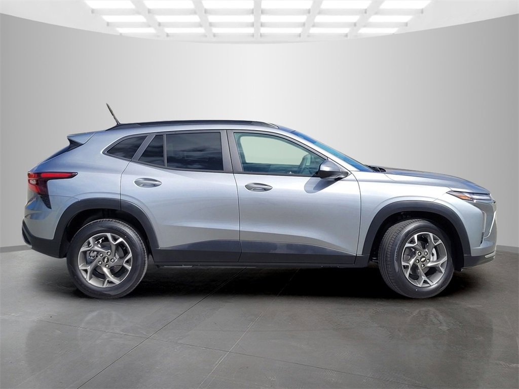 2026 Chevrolet Trax LT photo 4