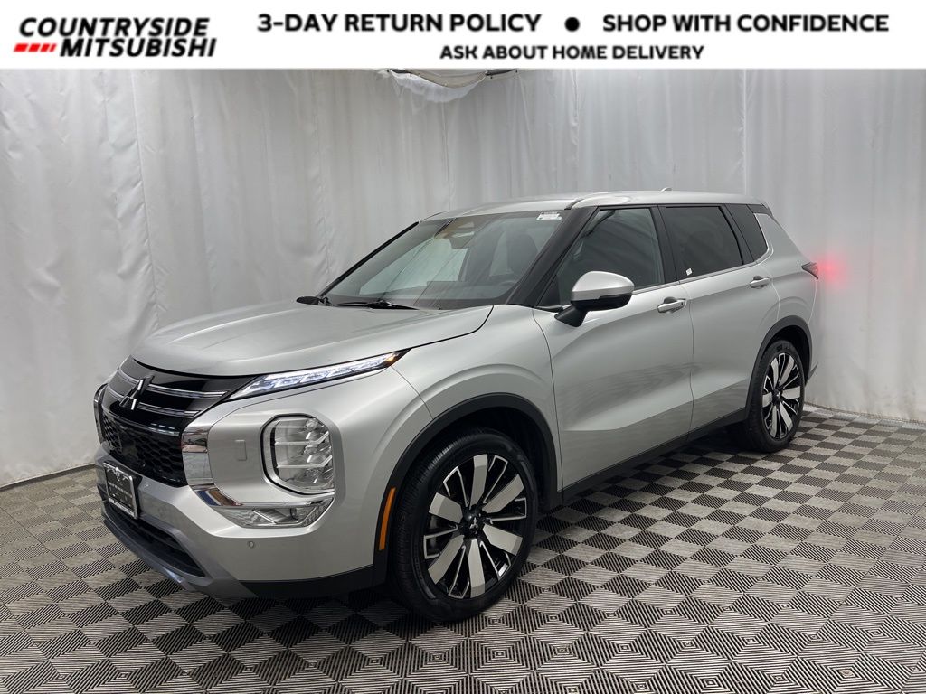 2025 Mitsubishi Outlander SE's photo