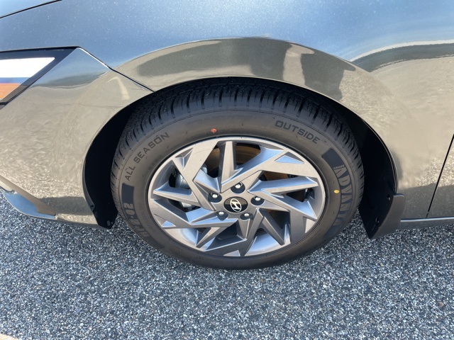 2024 Hyundai Elantra SEL photo 25