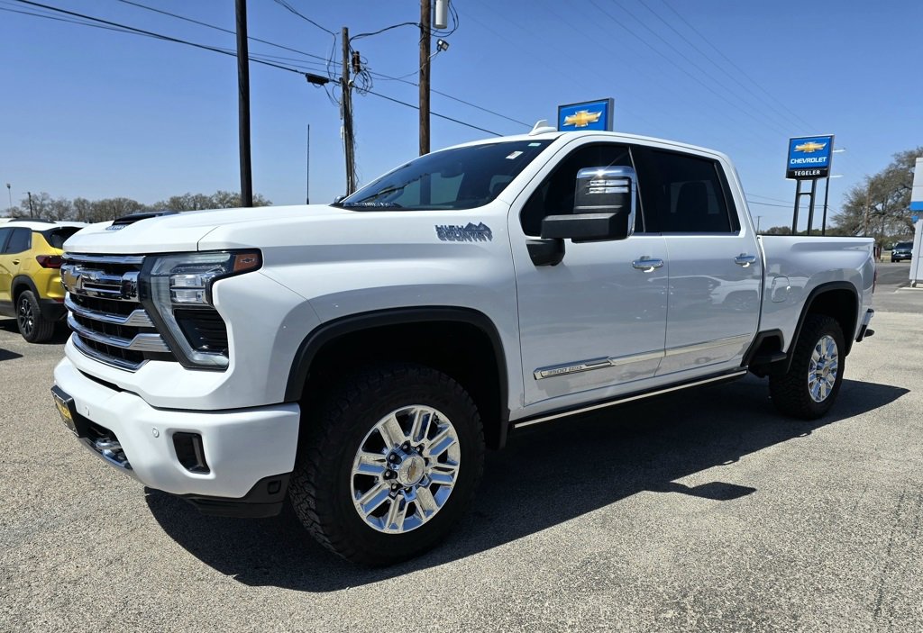 Used 2024 Summit White Chevrolet High Country image 1