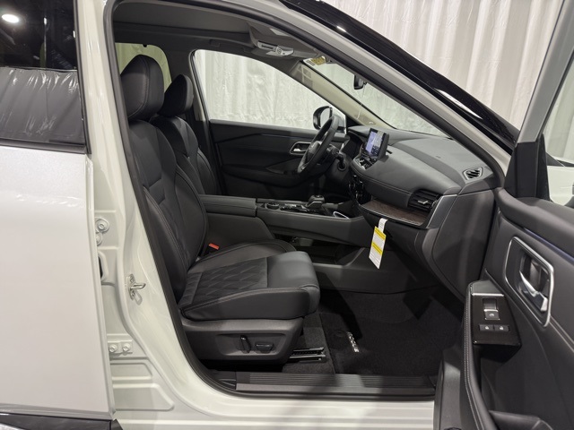 2026 Nissan Rogue Platinum photo 11