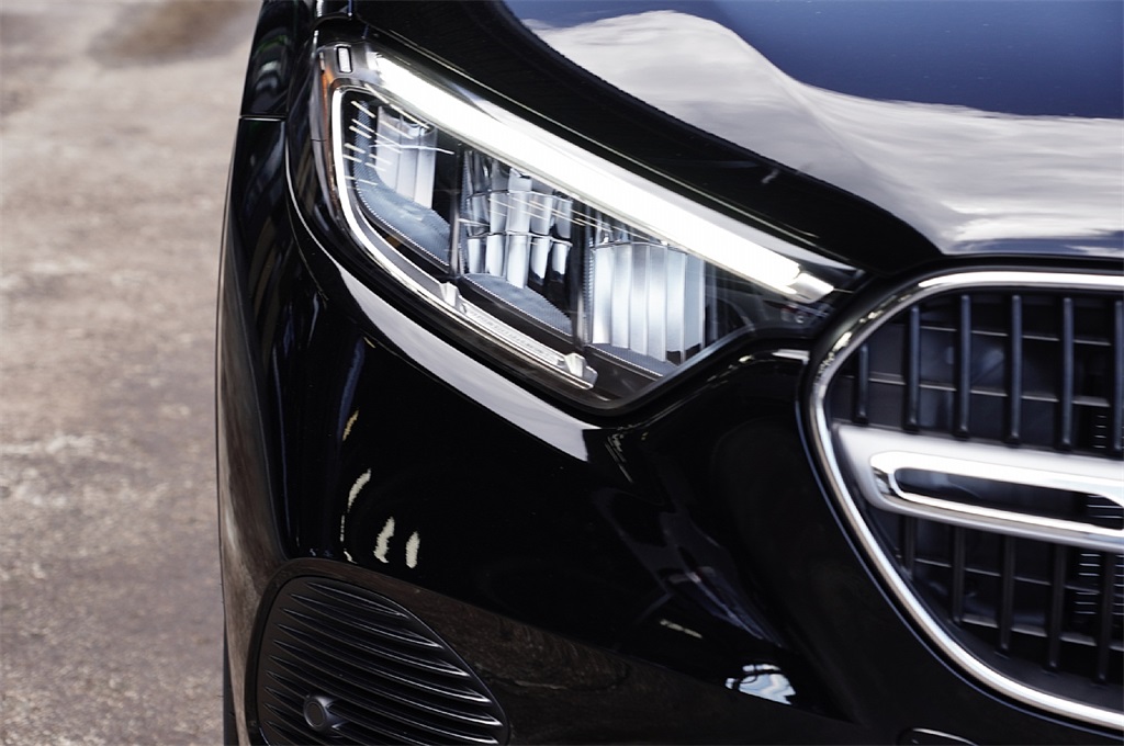 2026 Mercedes Benz GLC 300 photo 8