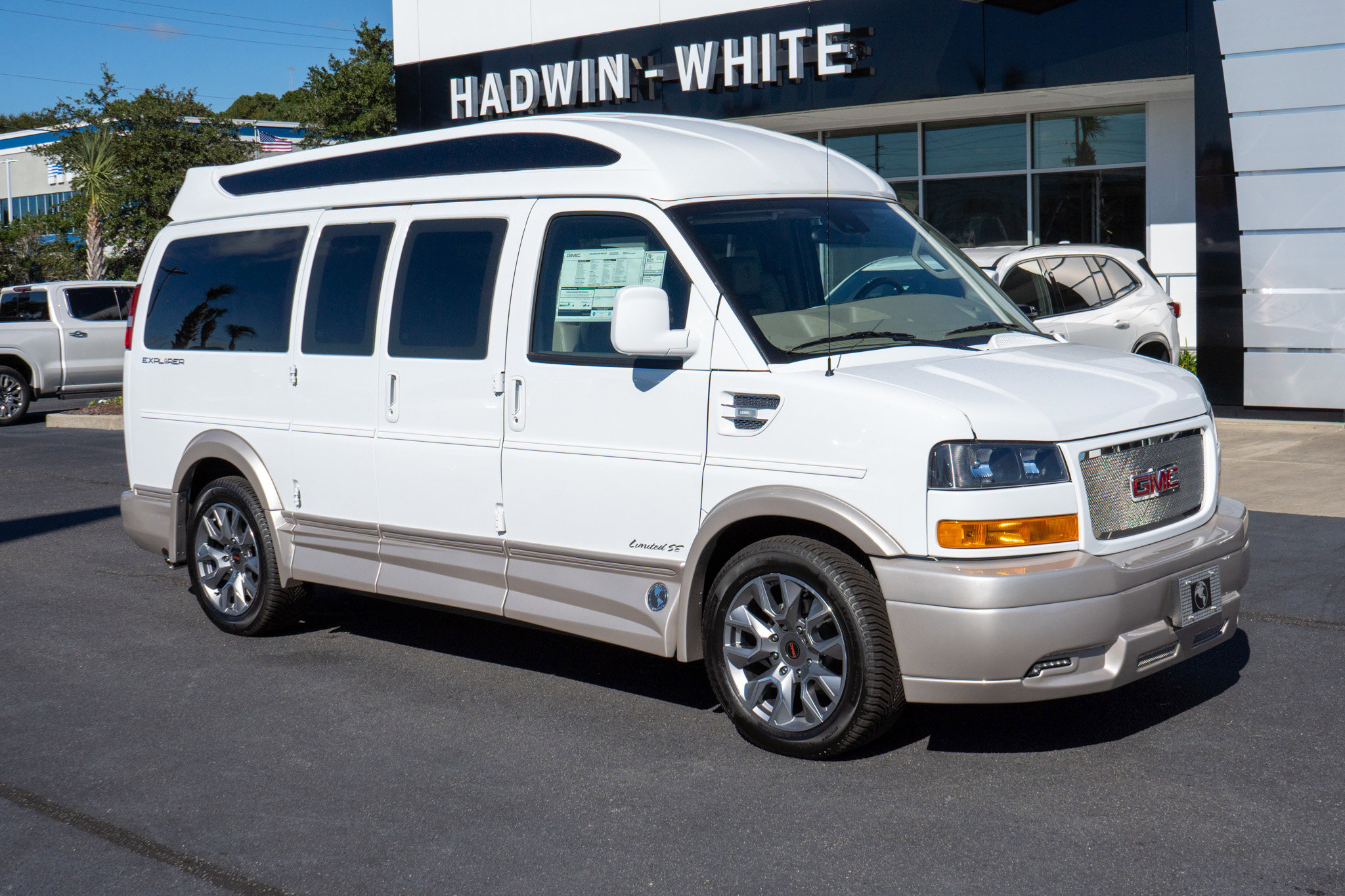 2025 GMC Savana Cargo Work Van's photo