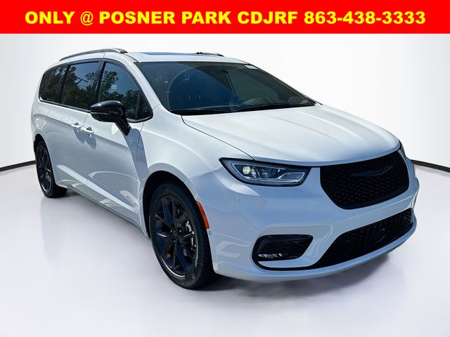 2026 Chrysler Pacifica Limited photo 3