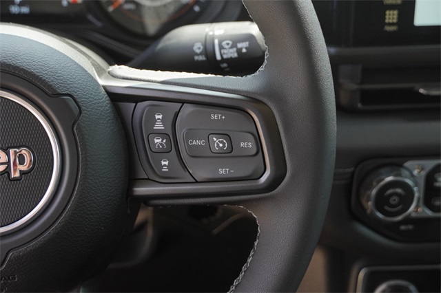 2025 Jeep Gladiator Sport Texas Trail photo 26