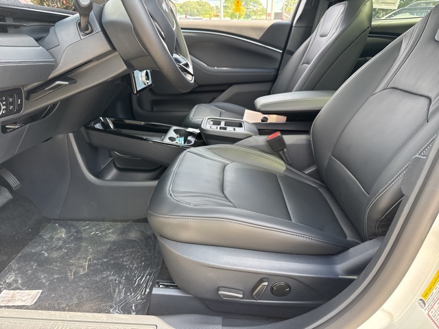 2025 Ford Mustang Mach-E Premium photo 27