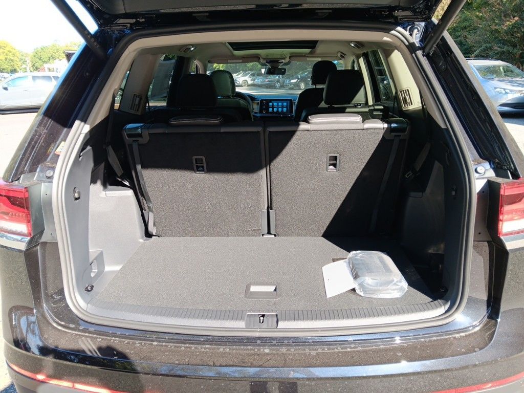 2025 Volkswagen Atlas SE Technology photo 21