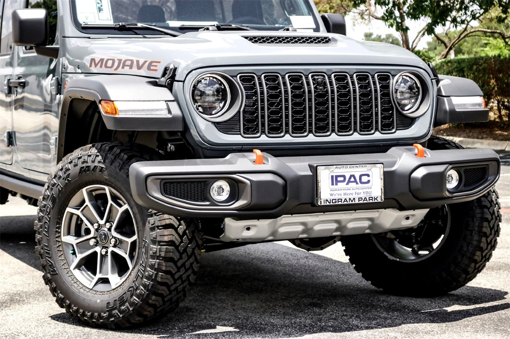 2025 Jeep Gladiator Mojave photo 3