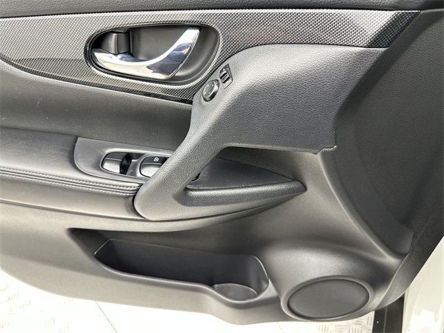 2014 Nissan Rogue SL photo 5