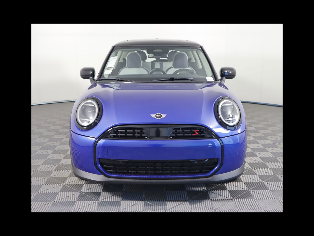 2025 Mini Cooper 2 Door Hardtop Signature photo 2