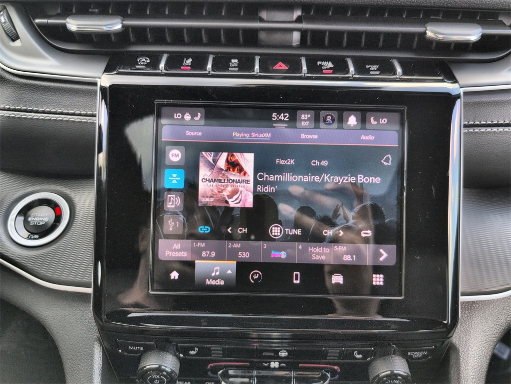 2025 Jeep Grand Cherokee Laredo Altitude photo 16
