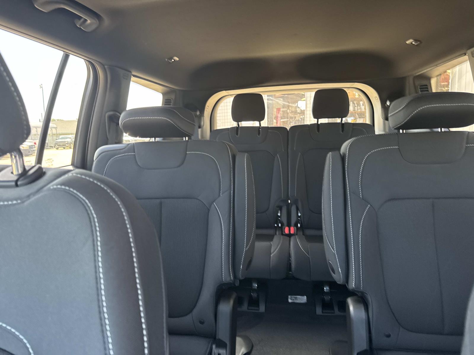 2025 Jeep Grand Cherokee Laredo X photo 5
