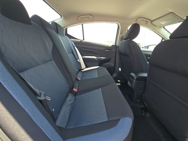 2025 Nissan Versa 1.6 SV photo 10