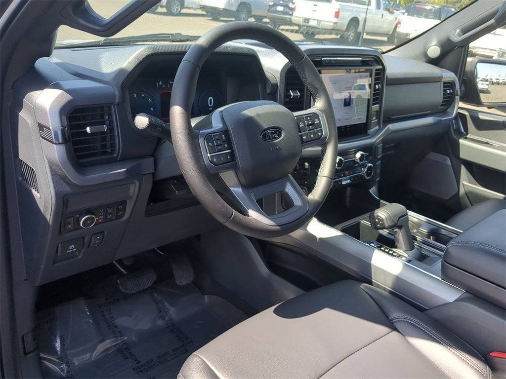 2025 Ford F-150 XLT photo 12
