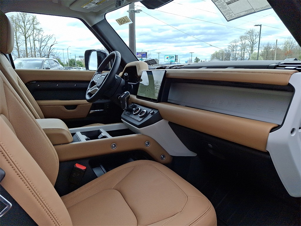 2025 Land Rover Defender 110 S photo 4